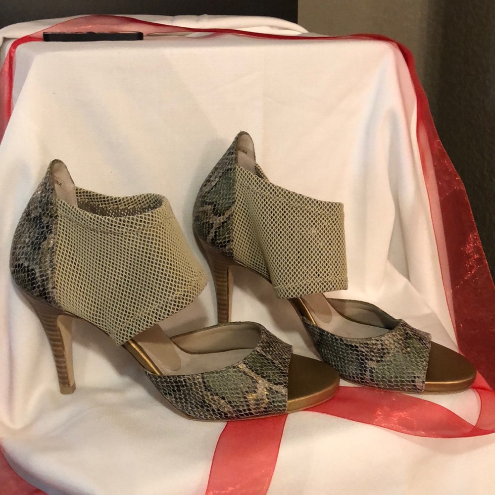 Shoes - Picture 2 of 6